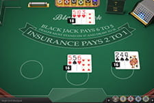 Blackjack single deck er i gang. Dealeren vinder med 18 over de to deltageres 16.