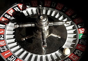 I forhold til rouletten er der mange strategier at holde øje med, der måske kan hjælpe dig til på langt sigt at få overskud på din online casino konto