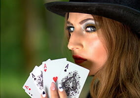 Det er af stor betydning for din oplevelse, at du kender både spillereglerne og reglerne for god opførsel, når du spiller live casino
