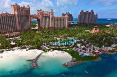 Det berømte hotel Atlantis på Bahamas set fra en helikopter.