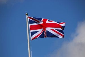 Et billede af det britiske flag, som vejer i vinden