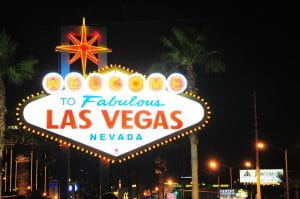 Neonskilt fra Las Vegas hvorpå byens navn ses.