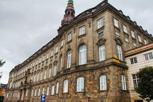 Christiansborg, hvor der er uenighed om spilafgifter.