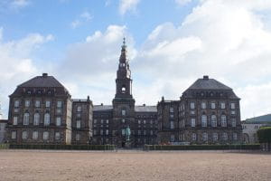 Et billede af Christiansborg.